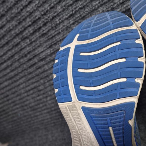 Athletic_Shoes